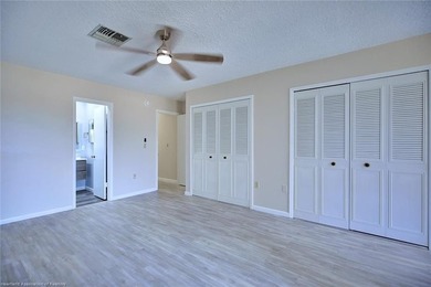 Beautiful, spacious, and cozy fully remodeled townhouse in a - photo 21
