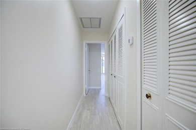Beautiful, spacious, and cozy fully remodeled townhouse in a - photo 23