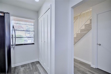 Beautiful, spacious, and cozy fully remodeled townhouse in a - photo 24