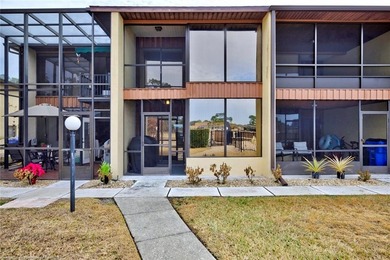 Beautiful, spacious, and cozy fully remodeled townhouse in a - photo 28