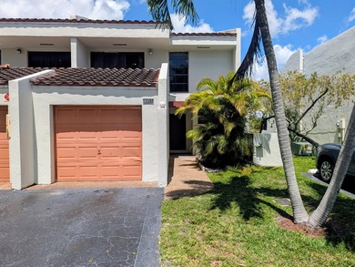 BACK ON THE MARKET! Spacious centrally located townhome in the - photo 1
