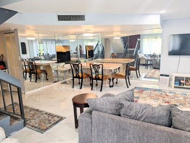 BACK ON THE MARKET! Spacious centrally located townhome in the - photo 6
