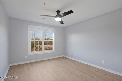 Beautifully renovated 3-bedroom, 2-bath condominium in a prime - photo 22
