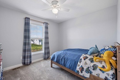 Welcome to this beautifully maintained two-story home offering - photo 24