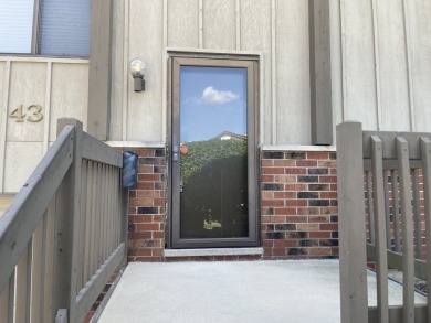 Lake Townhome/Townhouse For Sale in Willowbrook, Illinois