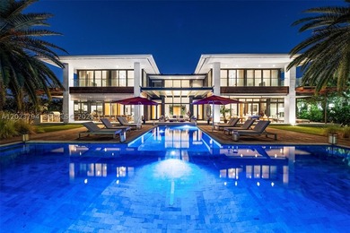 Welcome to 385 Center Island, a breathtaking tropical modern - photo 4