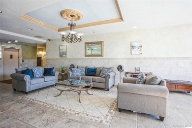 **Welcome to the City by the Sea!** This spacious Junior 4 - photo 3
