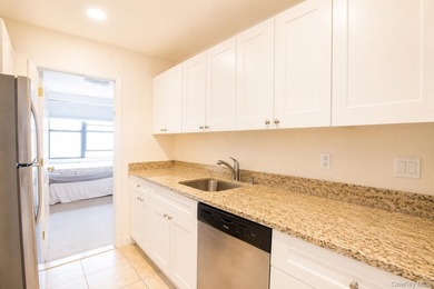 **Welcome to the City by the Sea!** This spacious Junior 4 - photo 8