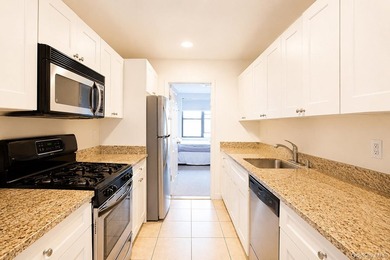 **Welcome to the City by the Sea!** This spacious Junior 4 - photo 9