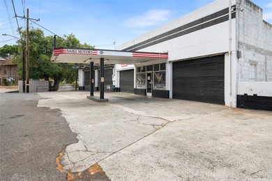 To be sold together with 94-815 Waipahu Street, this BMX-3 zoned - photo 2