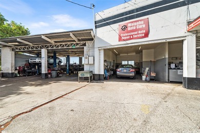 To be sold together with 94-815 Waipahu Street, this BMX-3 zoned - photo 3