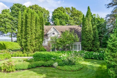 Lake Home For Sale in QuéBec (Sainte-Foy/Sillery/Cap-Rouge), 