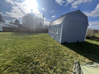 Charming one-level home featuring 4 bedrooms and 2 bathrooms on - photo 12