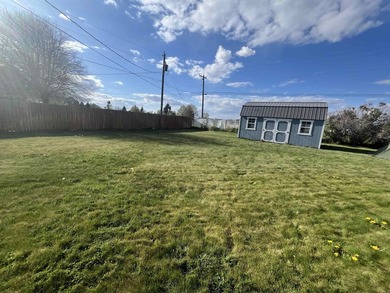 Charming one-level home featuring 4 bedrooms and 2 bathrooms on - photo 14
