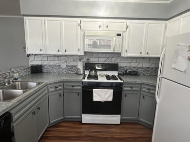 Charming one-level home featuring 4 bedrooms and 2 bathrooms on - photo 22