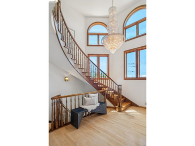 With sweeping views that stretch from downtown Oakland to the - photo 15