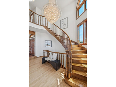 With sweeping views that stretch from downtown Oakland to the - photo 16