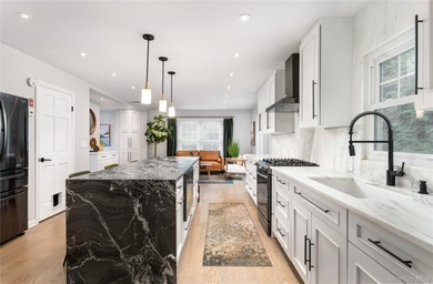 (private lake, pond, coastal) Home Sale Pending in Port Jefferson New York