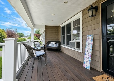 **Desirable Hamlet of Sayville!** Welcome to this beautifully - photo 2