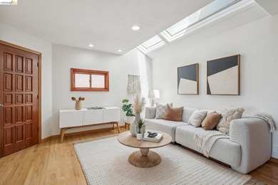 With sweeping views that stretch from downtown Oakland to the - photo 24