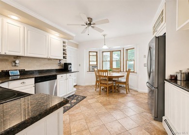 **Desirable Hamlet of Sayville!** Welcome to this beautifully - photo 5