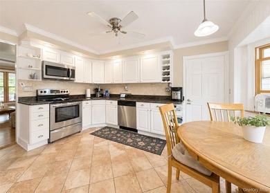 **Desirable Hamlet of Sayville!** Welcome to this beautifully - photo 6
