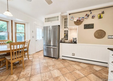 **Desirable Hamlet of Sayville!** Welcome to this beautifully - photo 7
