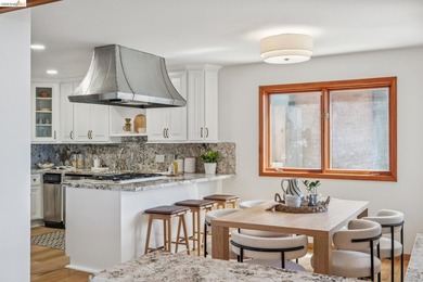 With sweeping views that stretch from downtown Oakland to the - photo 28