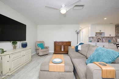 Wake up to the sound of the ocean! Rare opportunity to - photo 3