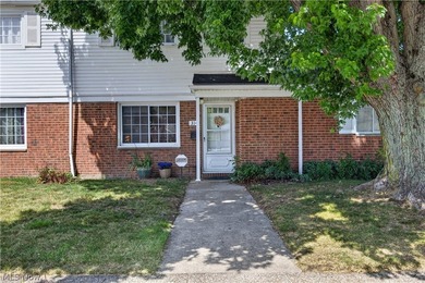 Move right into this tastefully updated and exceptionally - photo 1