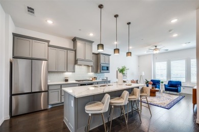 Lake Townhome/Townhouse For Sale in Arlington, Texas