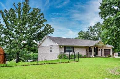 Welcome to this beautifully maintained spacious 3 bedroom, 2 - photo 2