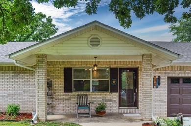 Welcome to this beautifully maintained spacious 3 bedroom, 2 - photo 3