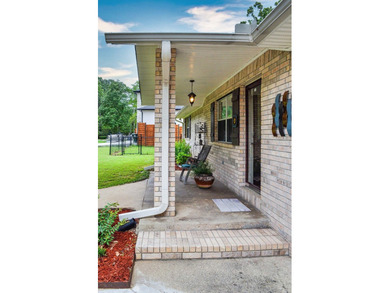 Welcome to this beautifully maintained spacious 3 bedroom, 2 - photo 4