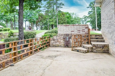Welcome to this beautifully maintained spacious 3 bedroom, 2 - photo 8