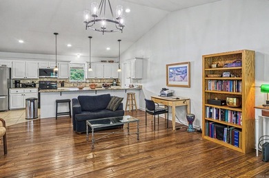 Welcome to this beautifully maintained spacious 3 bedroom, 2 - photo 9