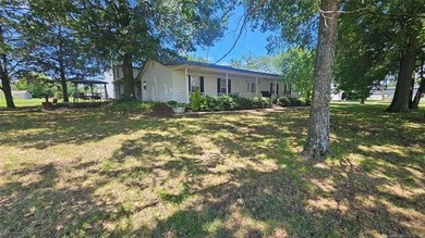 **Lake Eufaula Living at it's Best!** - Very rare 2.5-Acre - photo 4