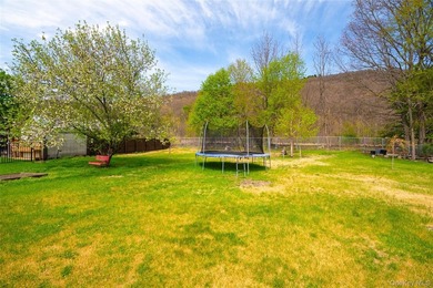 Welcome to this spacious and versatile home offering over 1,400 - photo 21