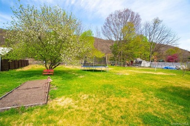 Welcome to this spacious and versatile home offering over 1,400 - photo 22