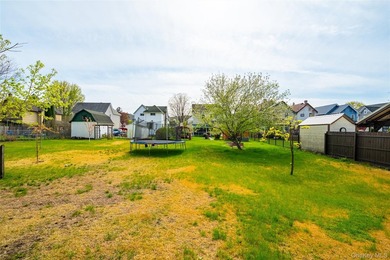 Welcome to this spacious and versatile home offering over 1,400 - photo 23