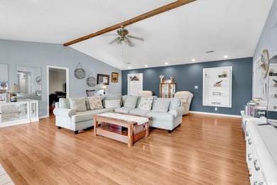 Investor Alert or Handy Homeowner Special! This spacious - photo 4