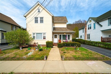 Welcome to this spacious and versatile home offering over 1,400 - photo 25