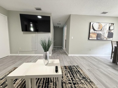Stunning Beautiful Home Relaxing Patio and 2 cars Garage. This - photo 7