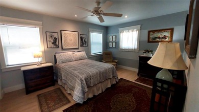 Under contract-accepting backup offers. Immaculately Renovated 4 - photo 41