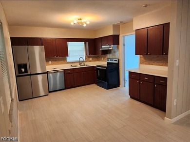 This 1657 square foot single family home has 4 bedrooms and 2.0 - photo 2