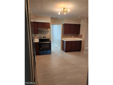 This 1657 square foot single family home has 4 bedrooms and 2.0 - photo 3