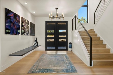 Experience high-desert living in this mountain modern sanctuary - photo 3