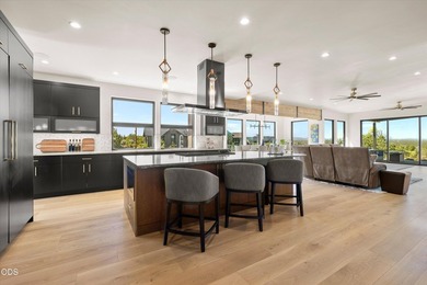 Experience high-desert living in this mountain modern sanctuary - photo 4