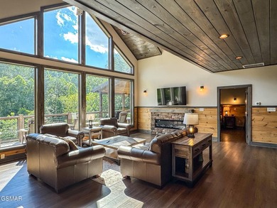 This stunning mountain home w/ 4 bedrooms 4 full bathrooms, 2 - photo 17