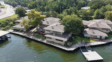 Catch a glimpse of Lake Hamilton from this charming upstairs - photo 18